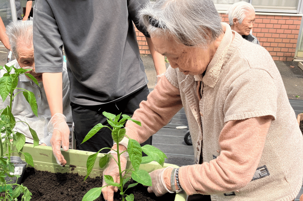 特別養護老人ホーム 美土里荘・憩いの時間で楽しむ入居者